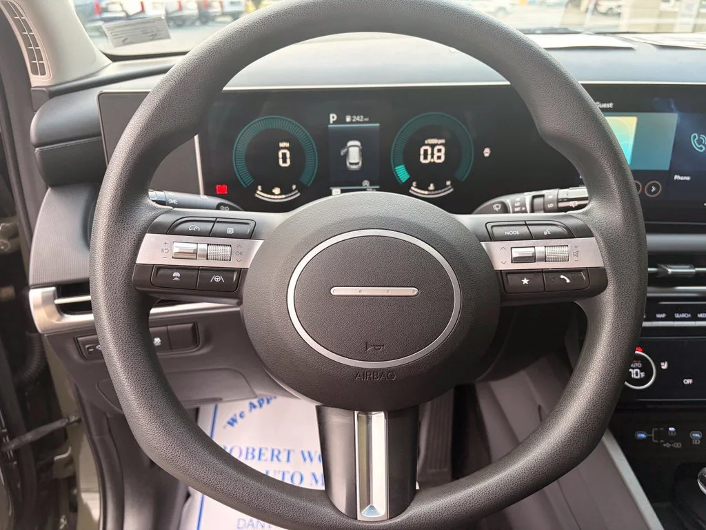 Used 2025 Green Hyundai SEL image 15