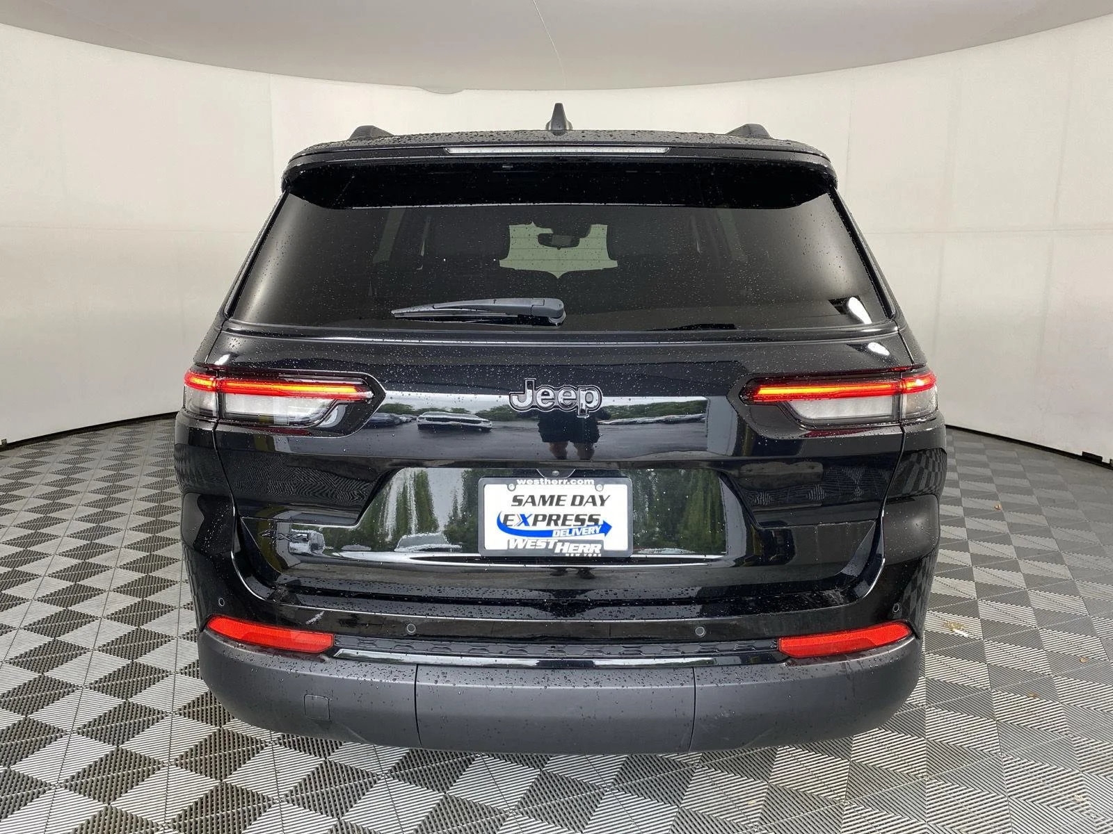Used 2024 Diamond Black Crystal Pearlcoat Jeep Altitude image 16