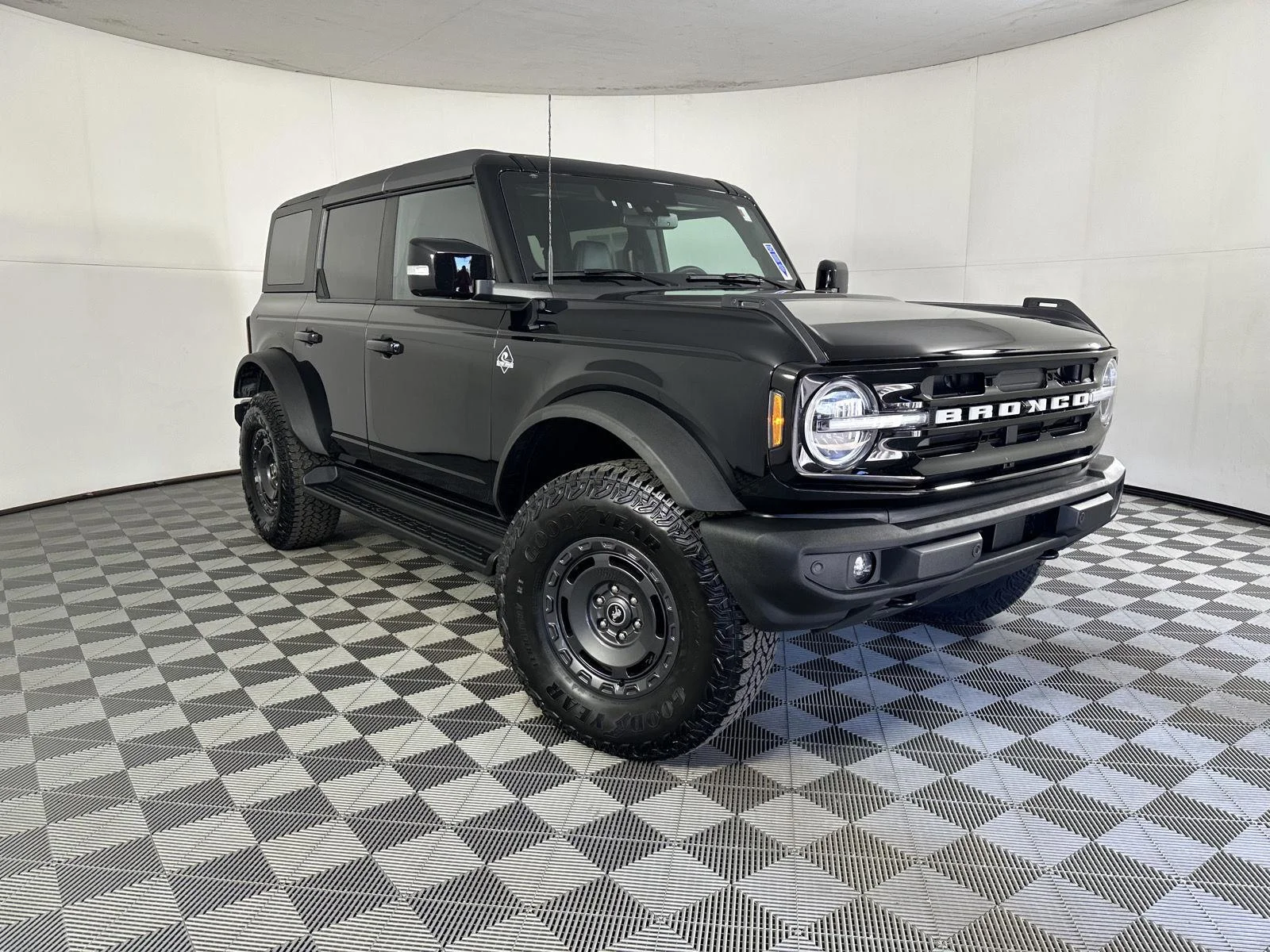 Used 2025 Shadow Black Ford Outer Banks image 14
