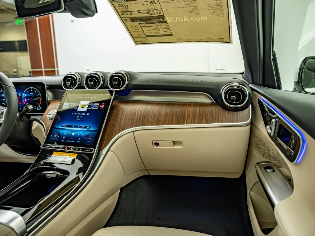 New 2026 Polar White Mercedes-Benz GLC 300 image 41