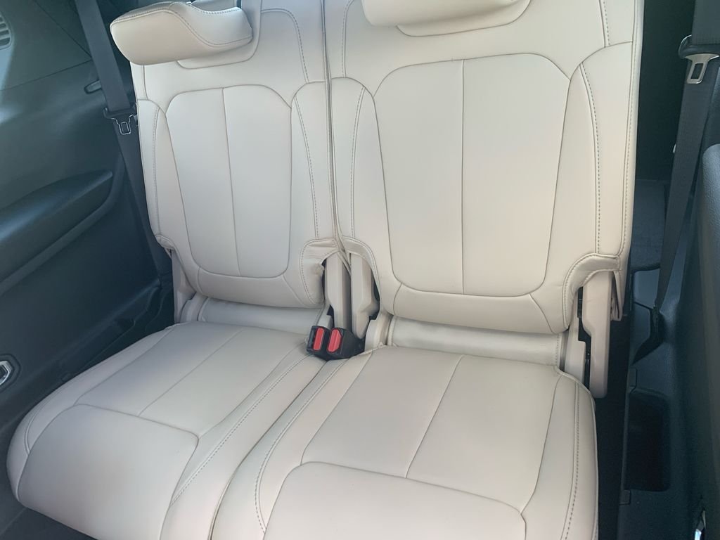New 2026 Bright White Clear-Coat Exterior Paint Jeep Limited image 25