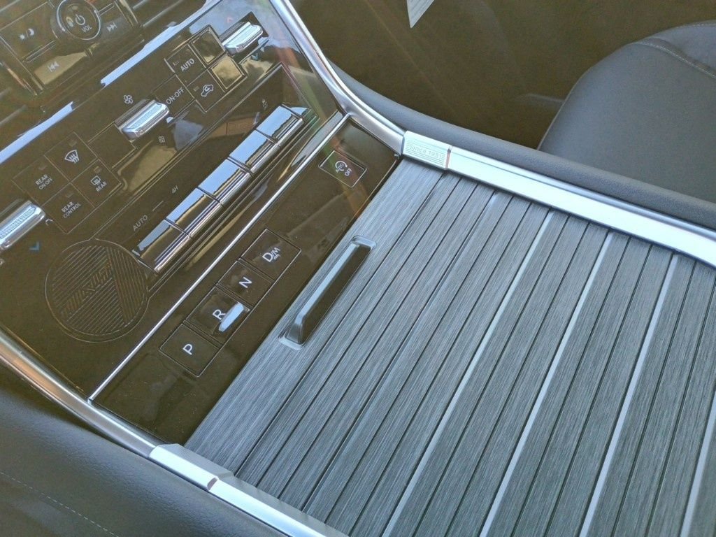 2025 Nissan Armada SV - Photo 25