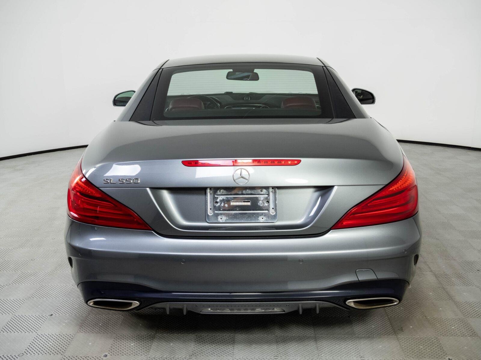 Used 2018 Selenite Grey Metallic Mercedes-Benz SL 550 image 25