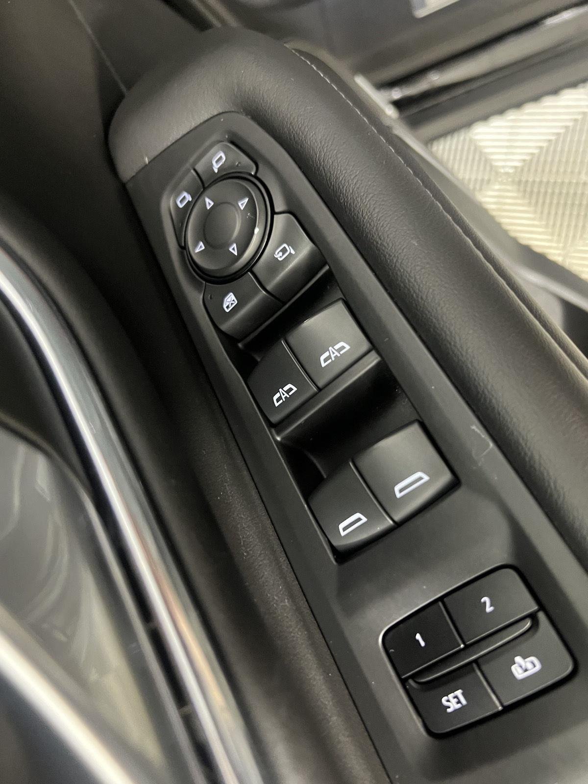 Used 2023 Black Chevrolet Z71 image 19