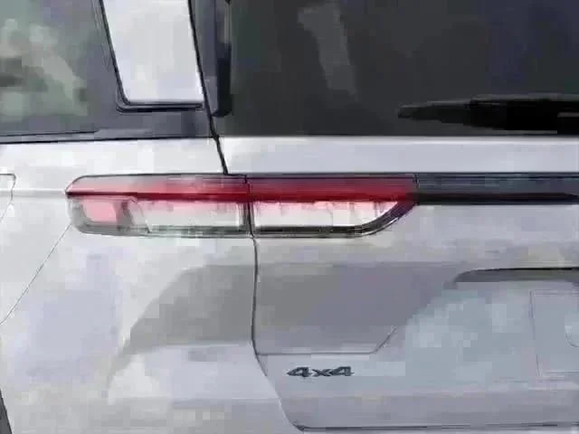New 2025 Bright White Clear-Coat Exterior Paint Jeep Altitude X image 90