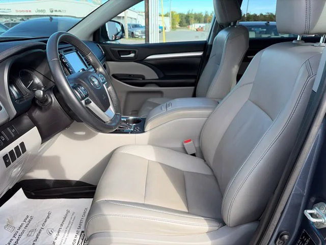 Used 2019 Blue Toyota XLE image 14