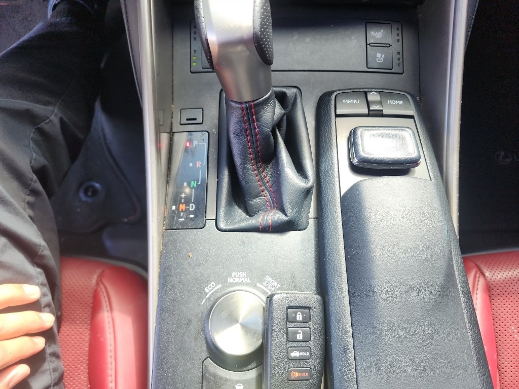 Used 2015 Starfire Pearl Lexus  image 23
