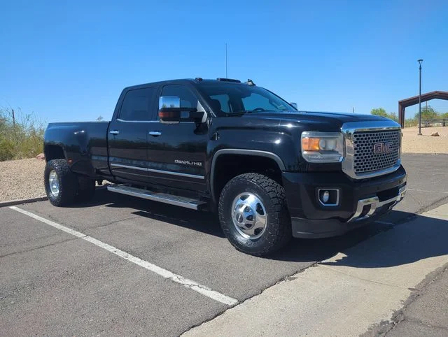 2015 GMC Sierra 4WD Crew Cab Standard Box SRW's photo
