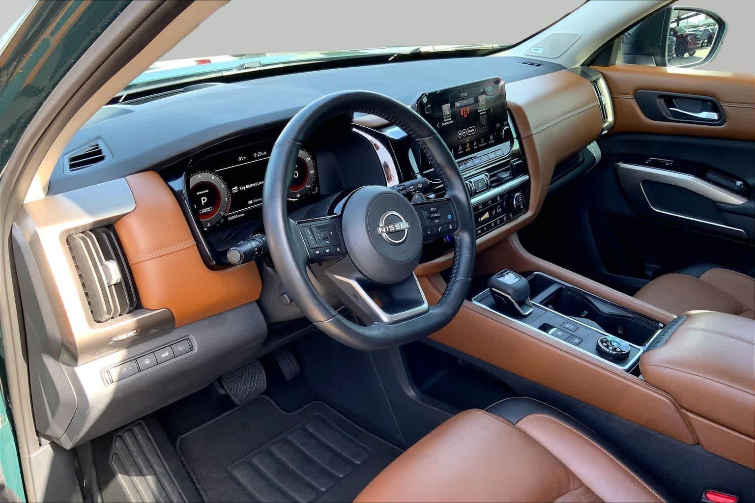 Used 2023 Obsidian Green Pearl Nissan Platinum image 16