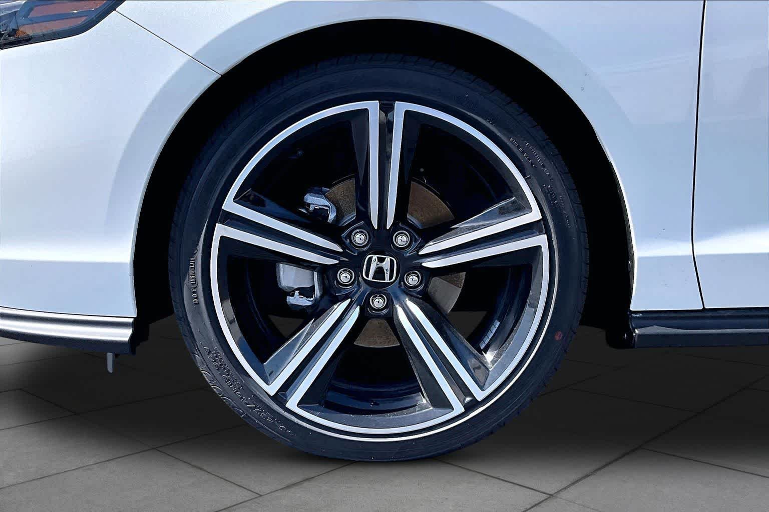 New 2026 Platinum White Pearl Honda SE image 11