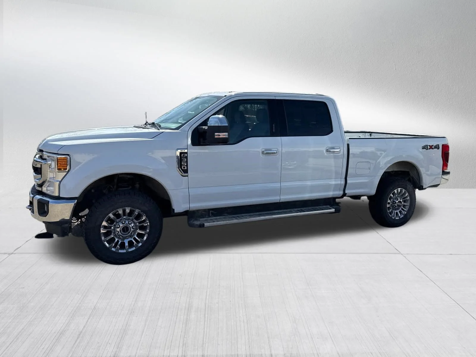 Used 2022 Oxford White Ford XLT image 4
