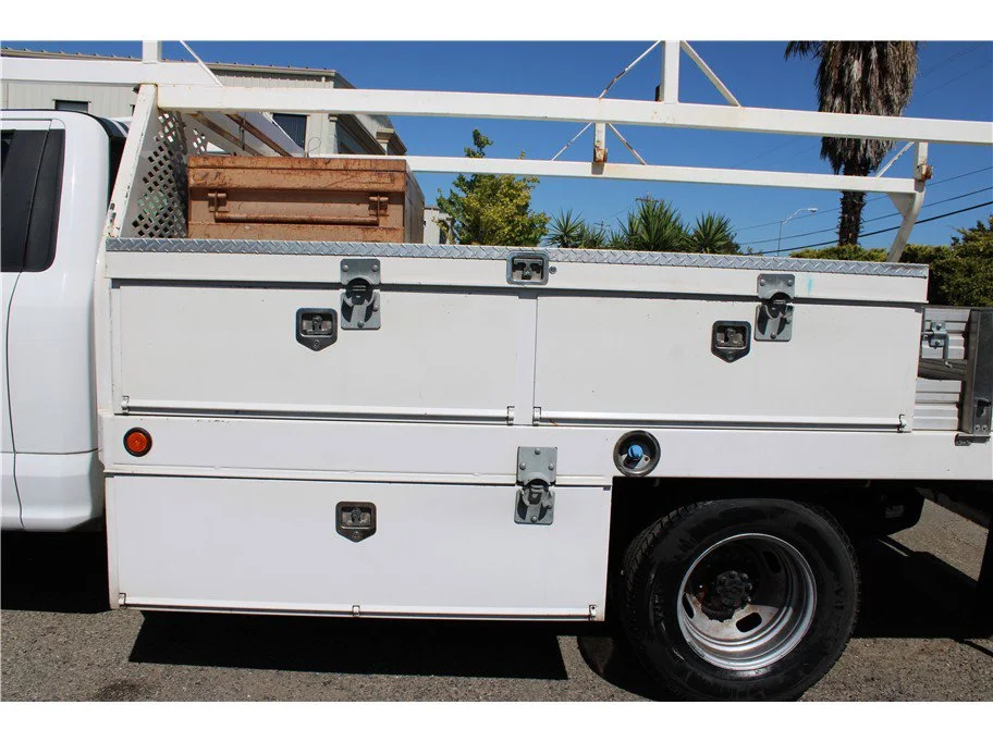 Used 2017 White Ford XL Cab & Chassis 4D image 7