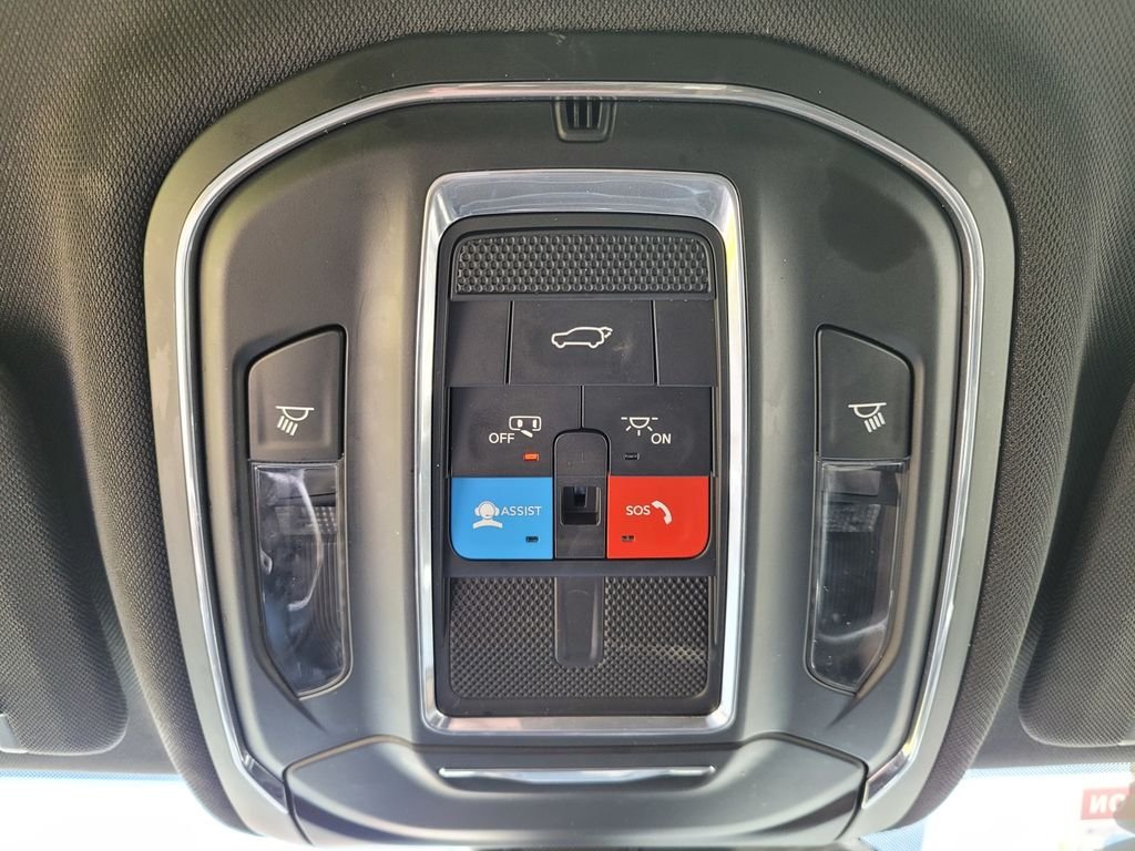 Used 2024 White Jeep Altitude image 17