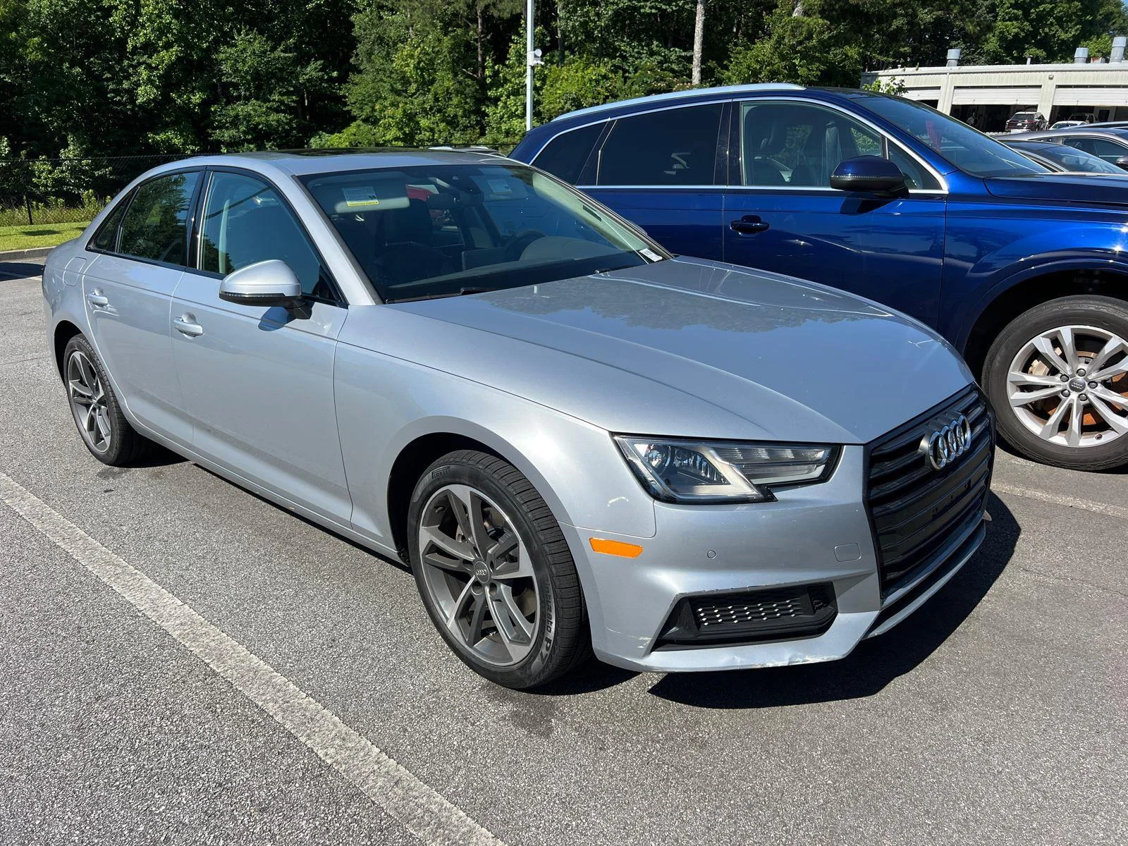 Used 2019 Florett Silver Metallic Audi Titanium Premium image 3