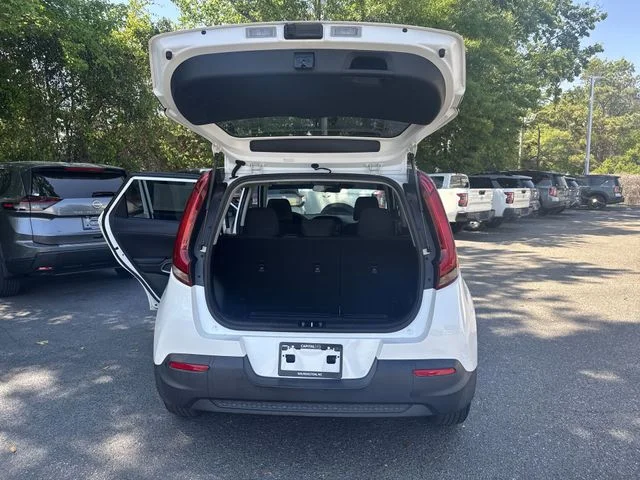 Used 2022 White Kia LX image 12
