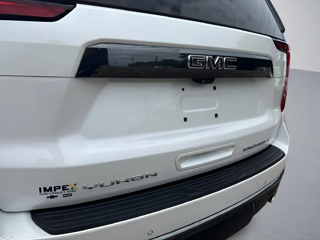 Used 2023 White Frost Tricoat GMC Denali Ultimate image 41