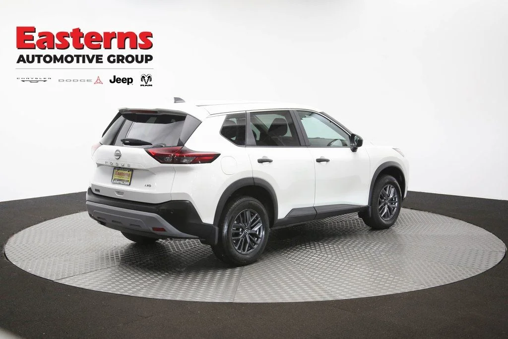 Used 2023 White Nissan S image 43