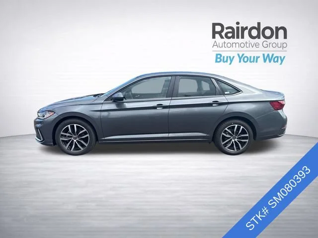 Used 2025  Volkswagen SE image 4