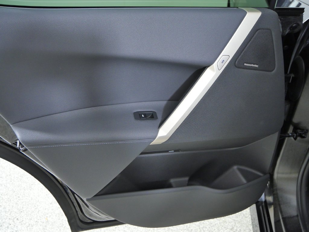Used 2024 Black BMW xDrive50 image 31