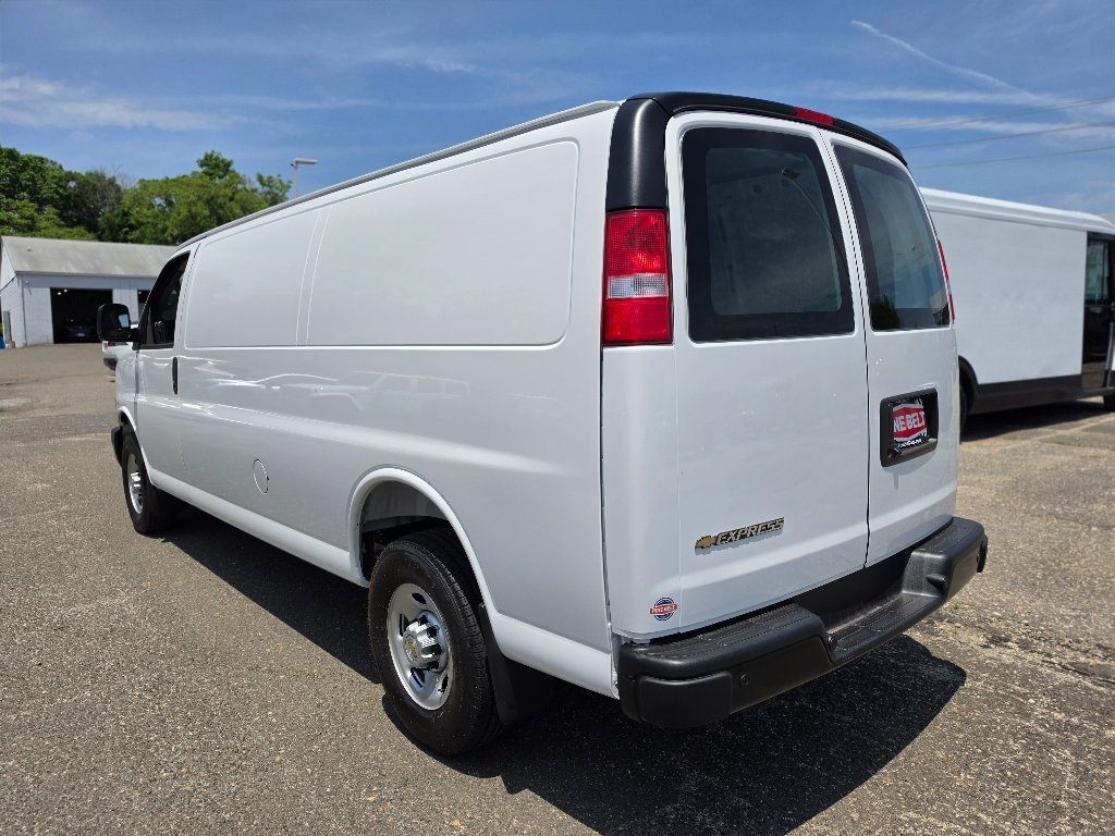 New 2026 Summit White Chevrolet Work Van image 10