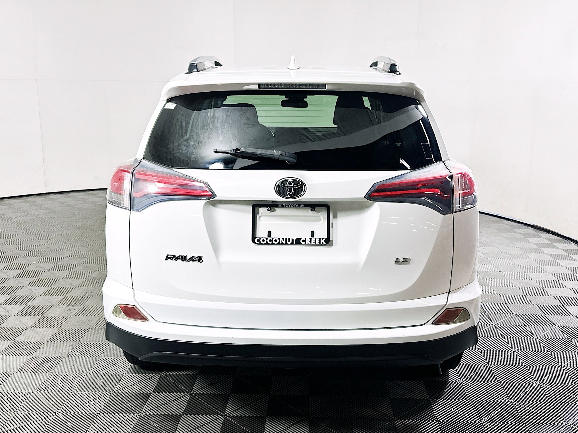 2017 Toyota RAV4 thumbnail 6