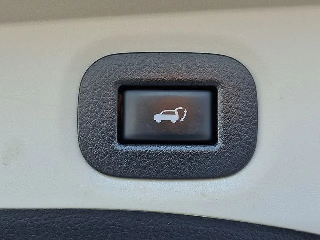 Used 2018 Blue Nissan SV image 30