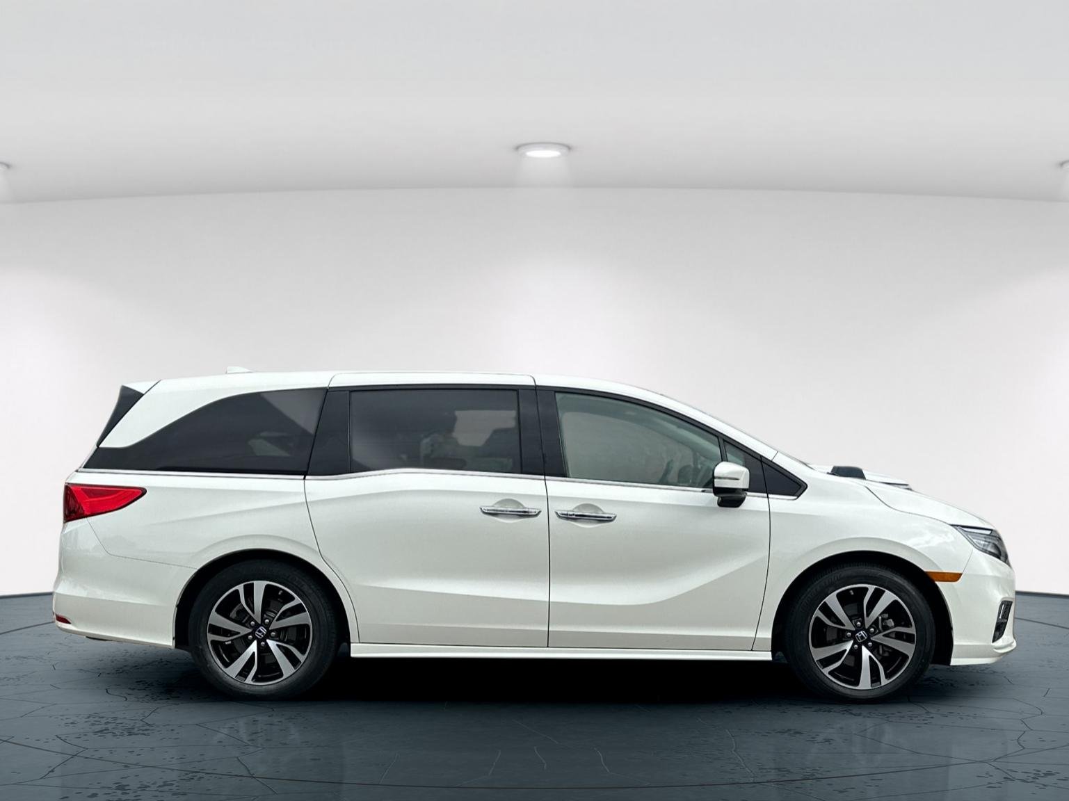 Used 2018 White Diamond Pearl Honda Elite 4D Passenger Van image 7