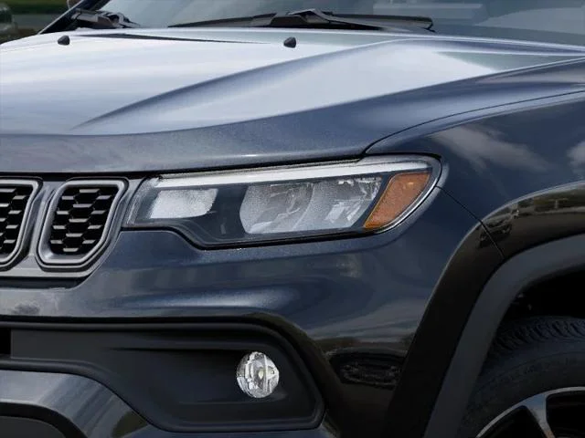 New 2026 Diamond Black Crystal Pearlcoat Jeep Latitude image 11