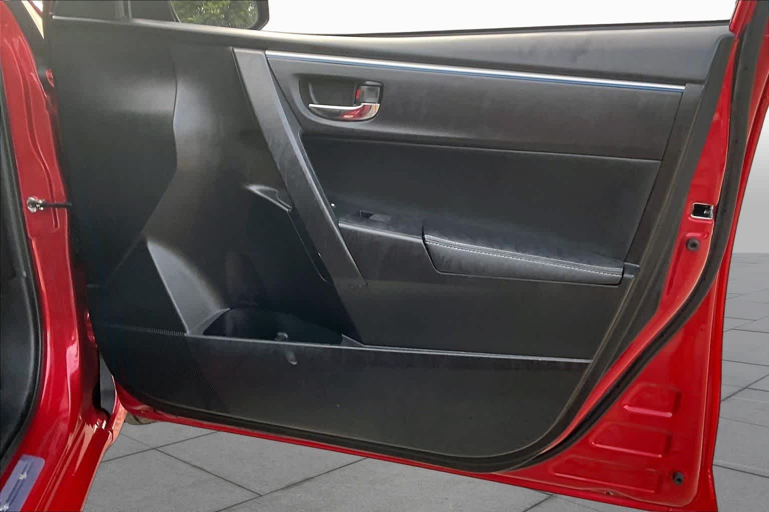 Used 2015 Barcelona Red Metallic Toyota S Plus image 22