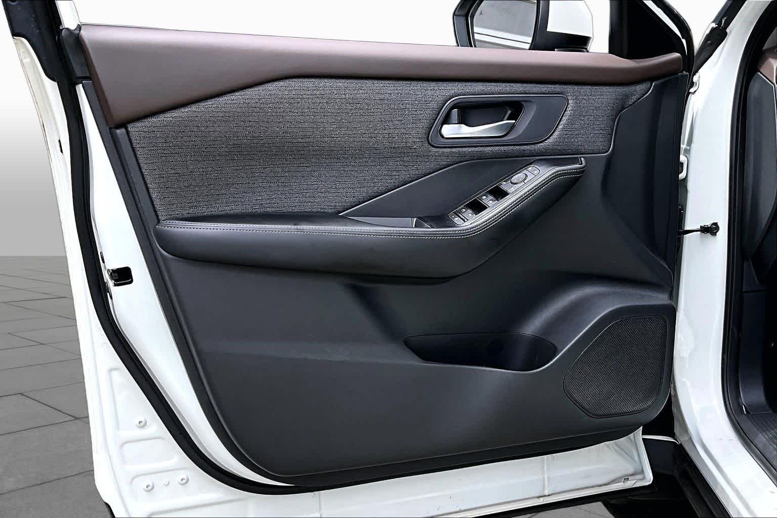 Used 2023 Pearl White Tricoat Nissan SV image 21