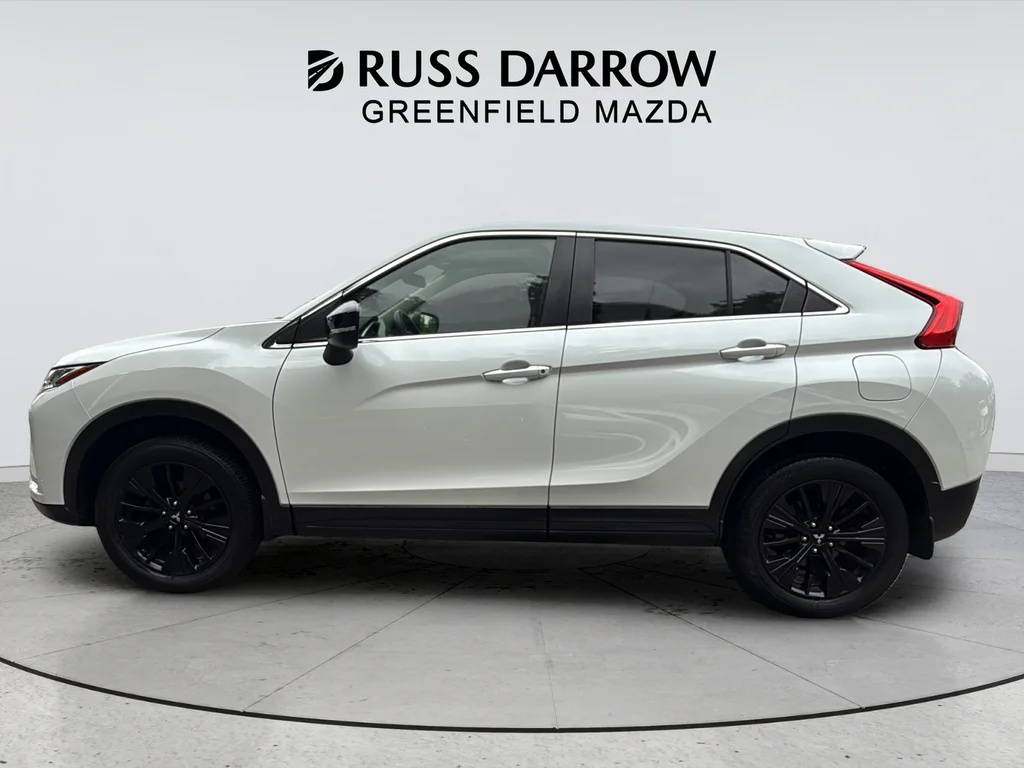 Used 2020  Mitsubishi LE image 2