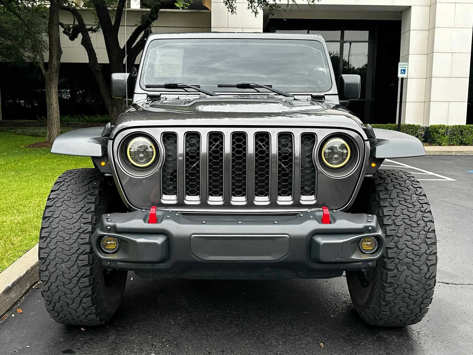 Used 2023  Jeep Rubicon image 2