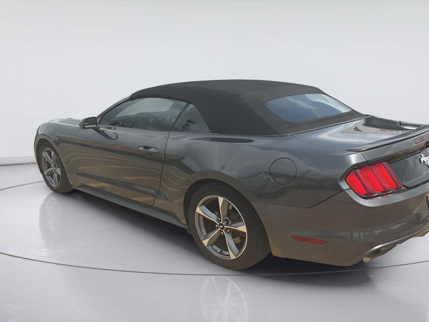 Used 2015 Black Ford V6 image 2