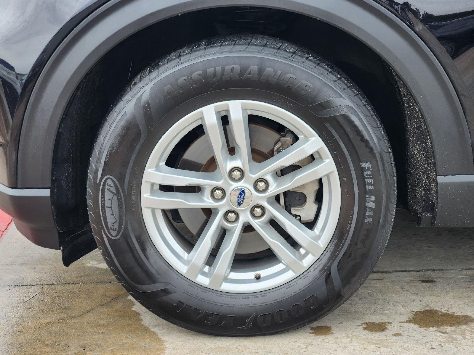 2023 Ford Explorer photo 10 of 34