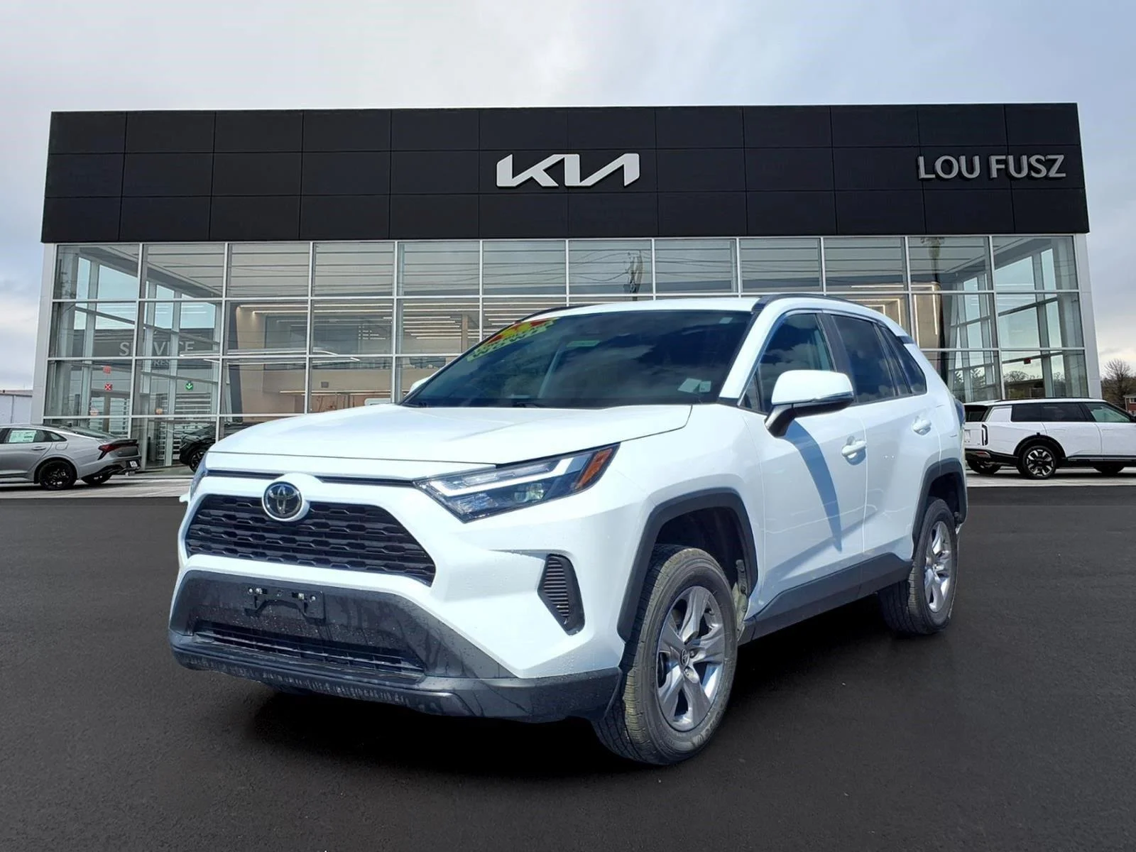 Used 2025 Ice Cap Toyota XLE image 1