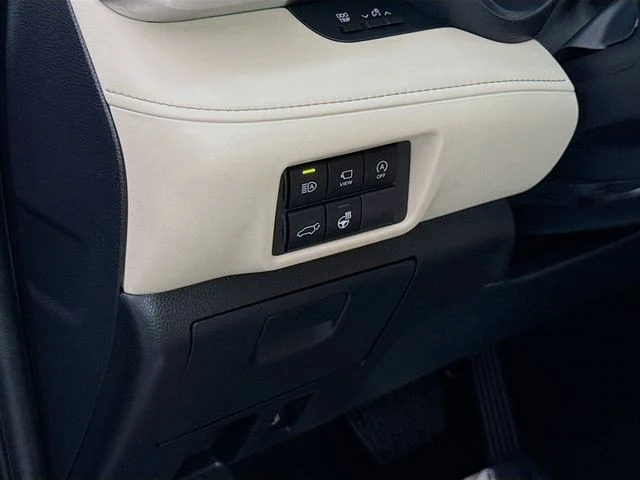 Used 2023  Toyota Limited image 10