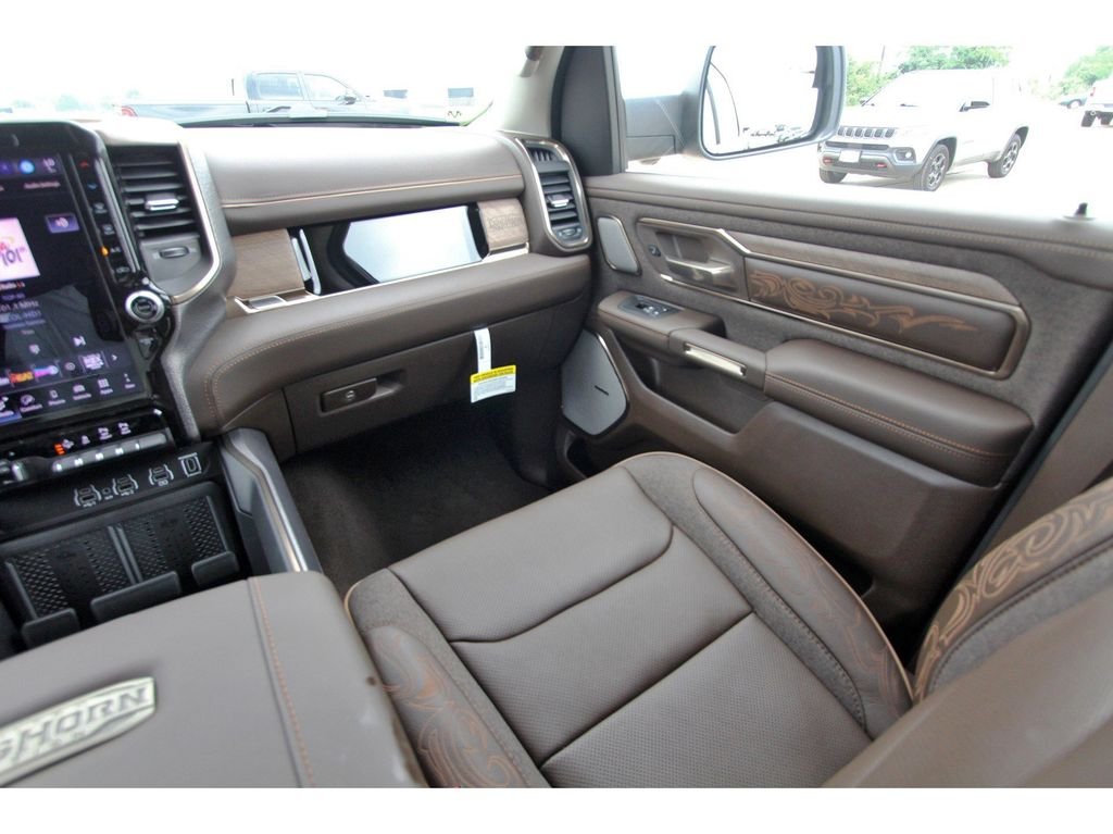 New 2026 Diamond Black Crystal Pearl-Coat Exterior Paint RAM Limited image 10