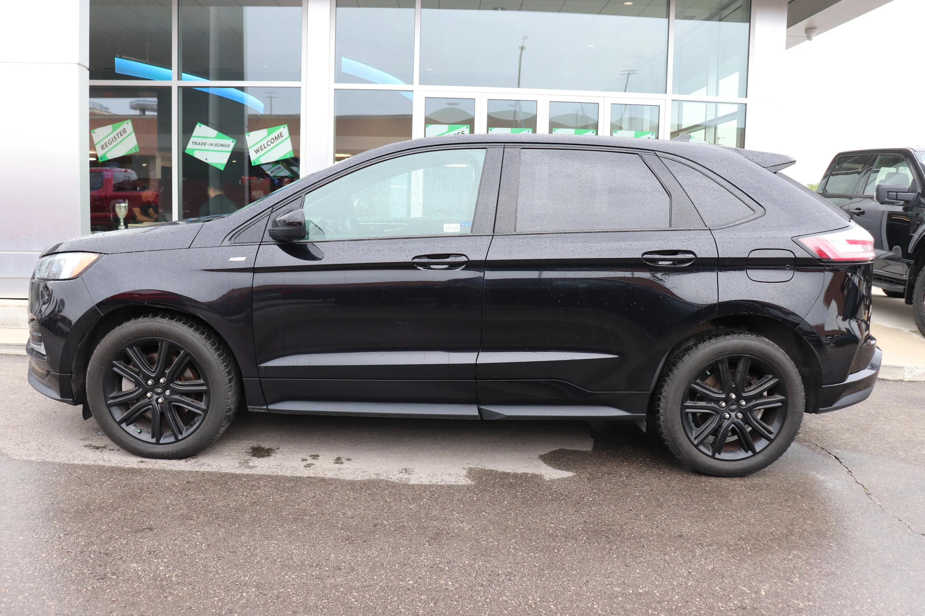 Used 2023 Black Ford SEL image 3