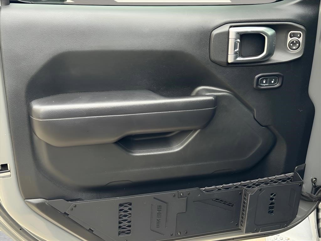 Used 2018 Sting-Gray Clearcoat Jeep Sport S image 25