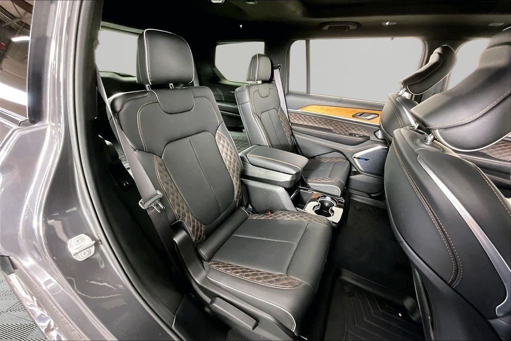 Used 2023 Gray Jeep Summit image 23