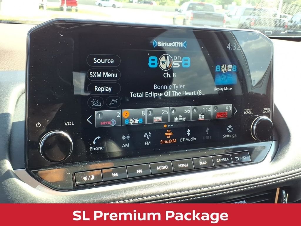 Used 2023 Pearl White Nissan SL premium w/heated leather seats & pano roof image 18