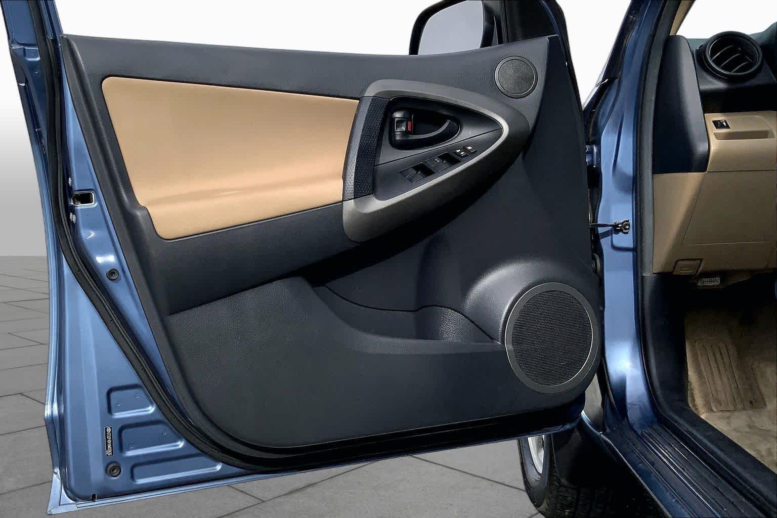 Used 2010 Pacific Blue Metallic Toyota  image 20