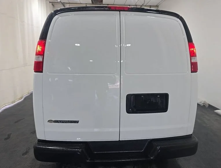 Used 2025 Summit White Chevrolet WT image 10