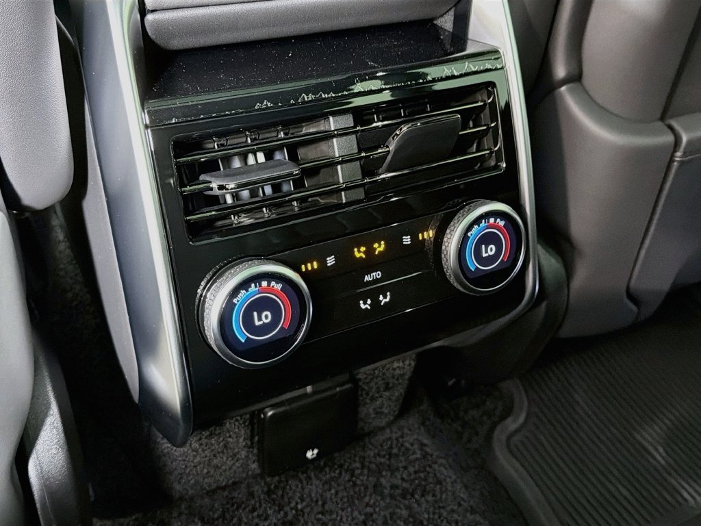 New 2027 Santorini Black Land Rover SE image 27