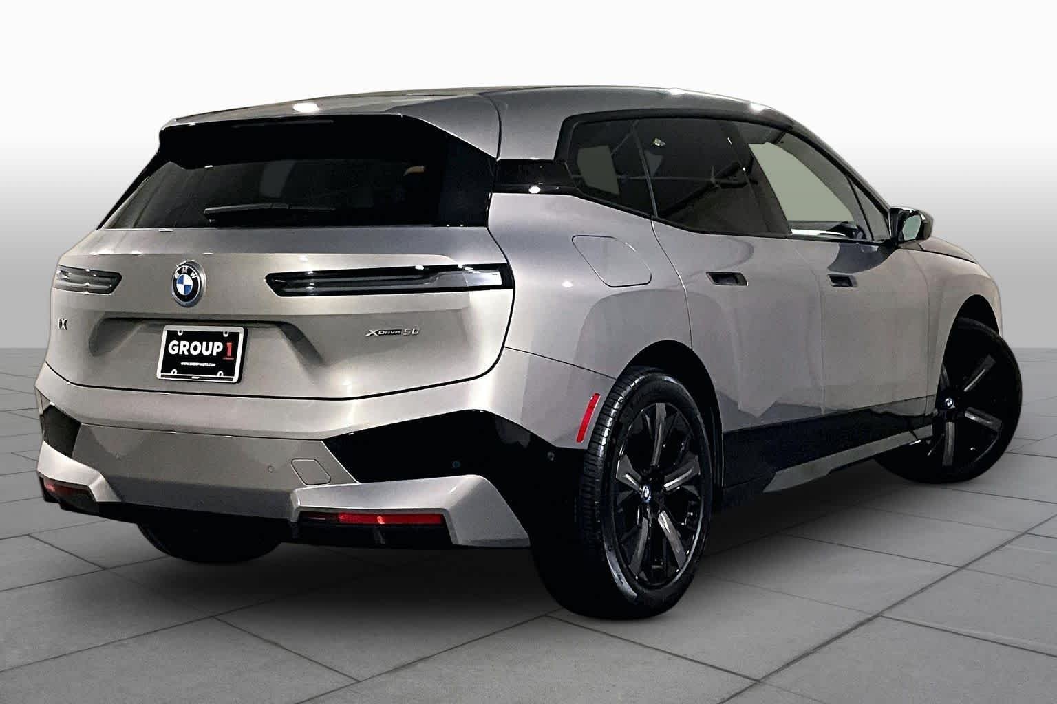 Used 2025  BMW xDrive50 image 12