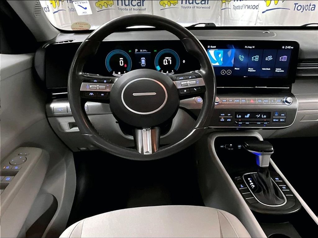 Used 2024 White Hyundai SEL image 17
