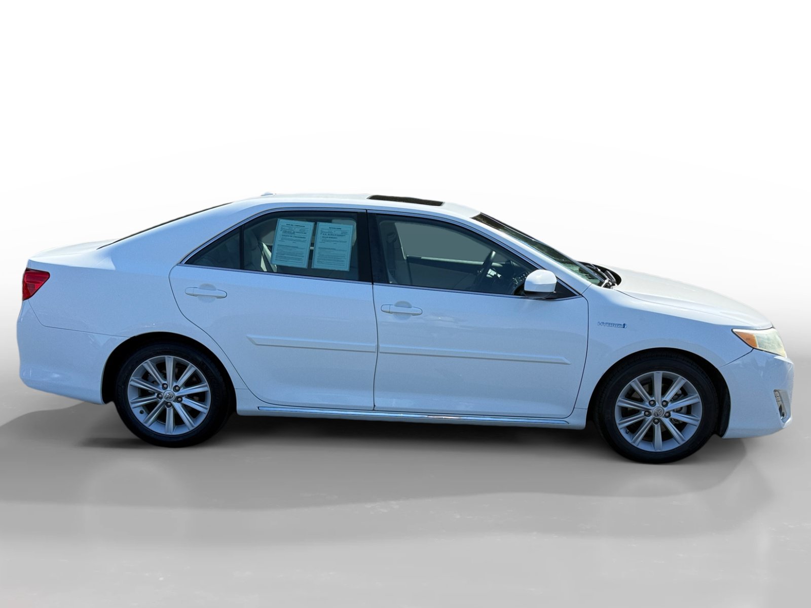 Used 2014 Super White Toyota XLE image 6