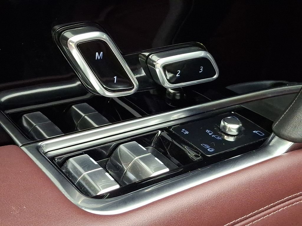 Used 2023  Land Rover Autobiography image 28