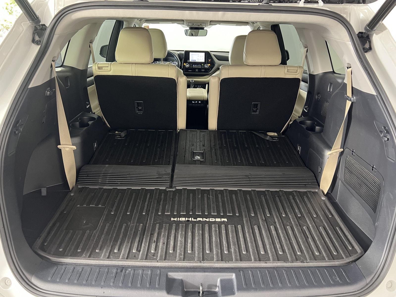 Used 2023 Wind Chill Pearl Toyota XLE image 24