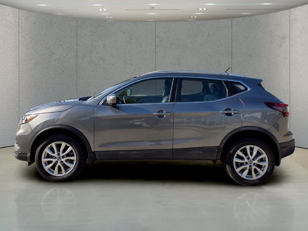Used 2021 Gray Nissan SV image 2